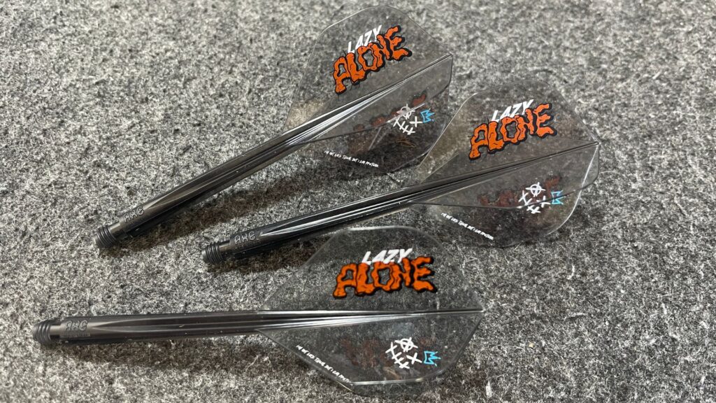 クリアブラック（S-DARTS限定）：大人気のクリアブラックに、オレンジのロゴと青い王冠が映える限定カラー。