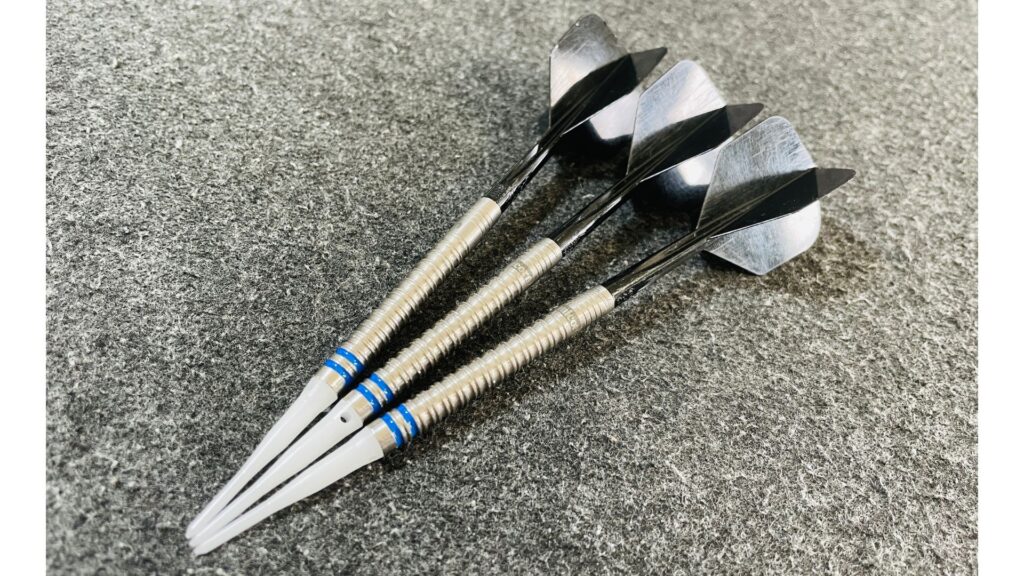 unicorn GARY ANDERSON ワールドチャンピオン 18gモデルを装着した3本のダーツ